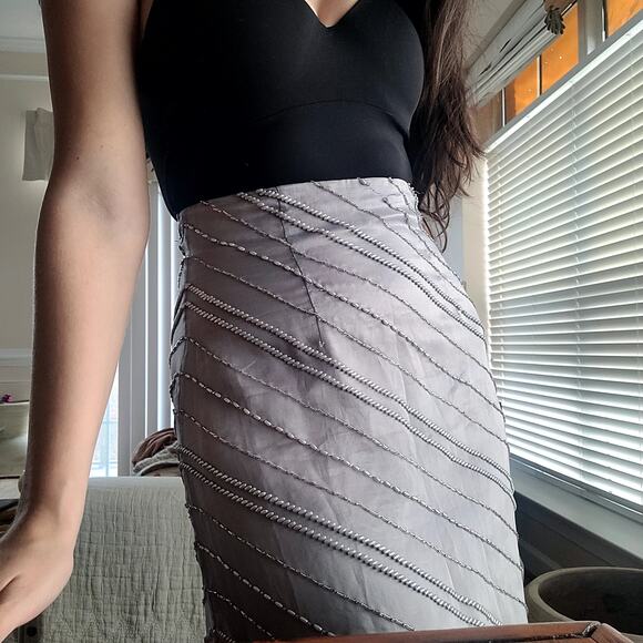 Vie by Victoria Royal Silk Beaded Silver Gray Skirt maxi Sz 2 - Picture 2 of 9